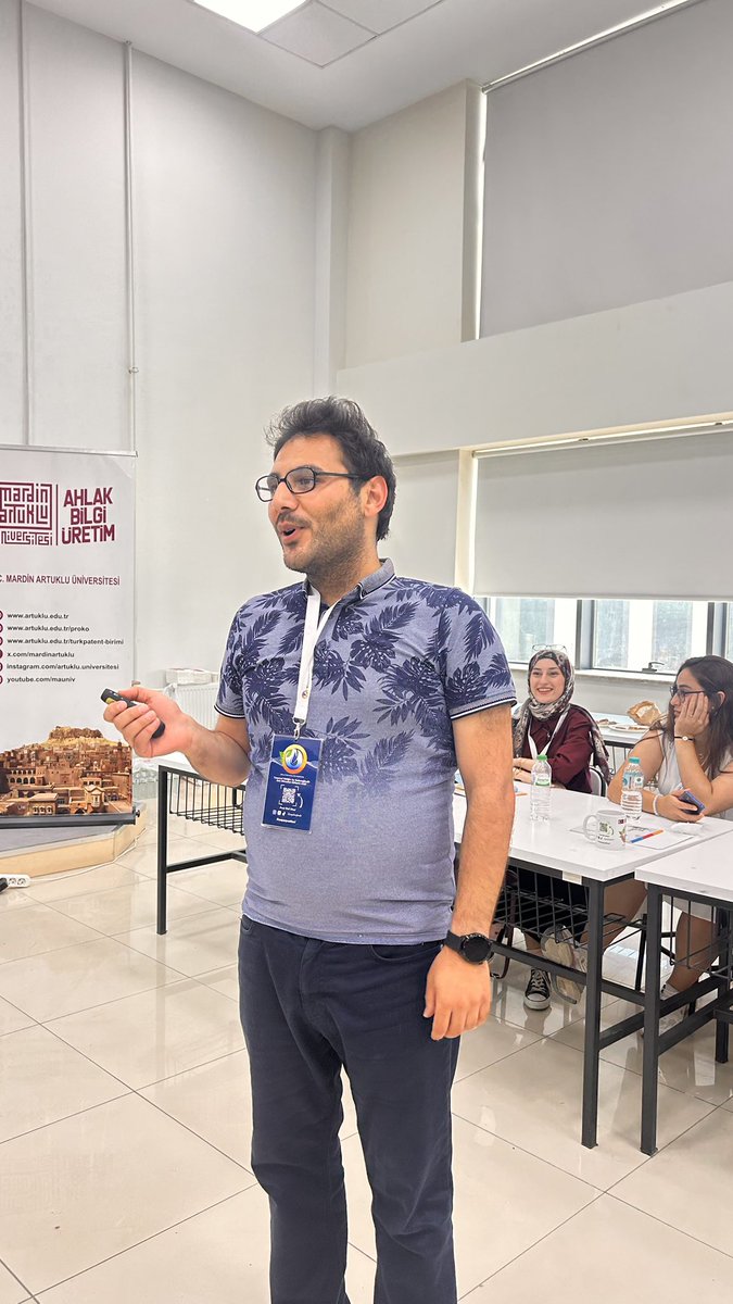 💡 Öğr. Gör. Alaeddin TÜRKMEN Tasarruf Mekanizmaları Atölyesi ve sunumlarla çevresel farkındalığı artırırken, Öğr. Gör. Hanife YEŞİLYURT’un FSMH Eğitimi ile yenilikçi fikirlerin korunmasına dair bilinç oluştu.  
🌱 Gençler fikirlerini savundu, sürdürülebilir çözümler geliştirdi!