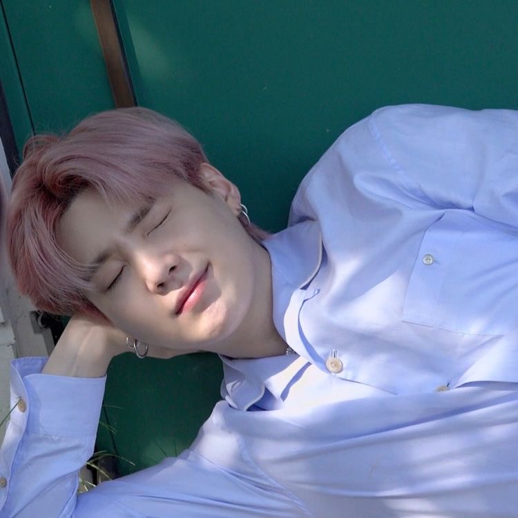 그니까 나는 레몬 마들렌이랑 복숭아 아이스티가 마시고 싶은 것 같애.