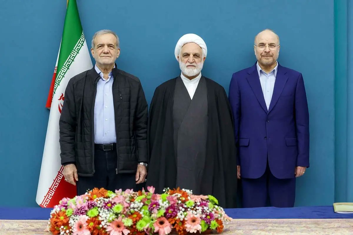 j_rashidikoochi's tweet image. آقایان
سپاسگزارم که در برابر سوپرانقلابیهای تندرو ایستادید، از آبرویتان هزینه کردید و نگذاشتید قانون نادرست عفاف و حجاب ابلاغ و اجرا شود.
خیال خامیست اگر فکر کنیم که صهیونیستها بدون پیوست و مقدمه فرهنگی و اجتماعی، سالها، صرفا برای حمله نظامی به ایران برنامهریزی کرده بودند.