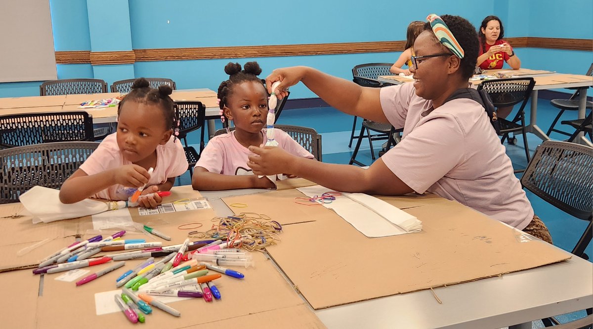 PGCMLS's tweet image. A fun time was had by all ages tie-dying with sharpies last week at the Bladensburg Branch Library! 🎨🌈 If you want to bring some color and fun into your summer, check out our Summer Prince George's happenings and don't forget to sign up to win fun prizes! ☀️🎁…