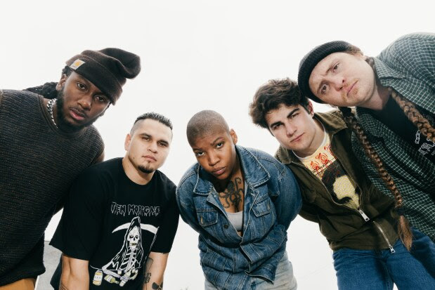 Le groupe punk américain UPCHUCK dévoile deux nouveaux morceaux de son prochain album qui sortira chez Domino : wp.me/p4xJsl-wKF
