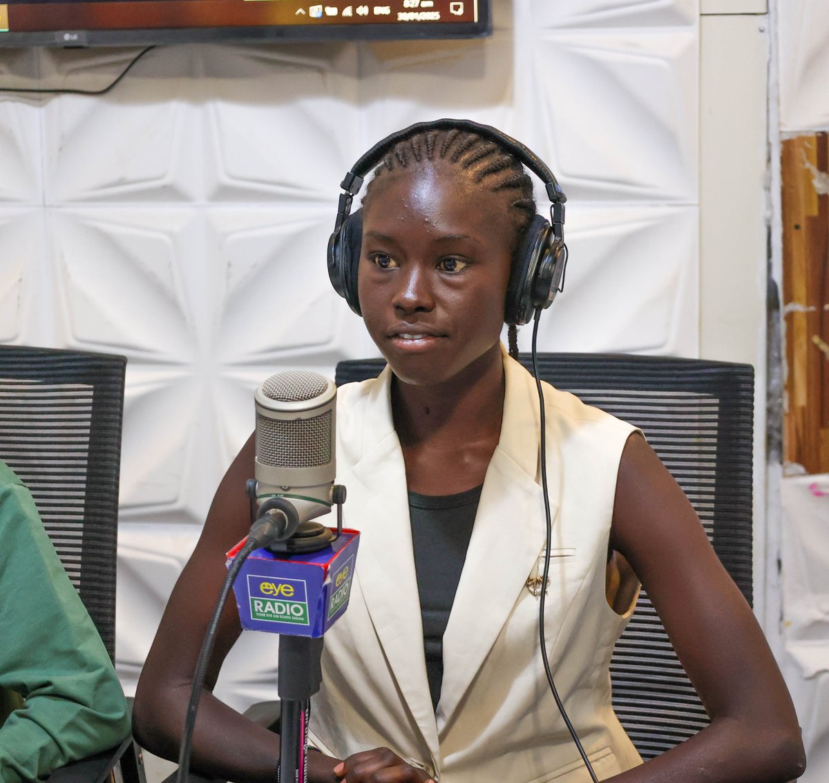 unicefssudan's tweet image. 🔑 Skills unlock a world of possibilities for youth.
This #YouthSkillsDay, we celebrate the resilience and creativity of young people in #SouthSudan.
What skills do YOU think young South Sudanese need most for the future? Share your thoughts!