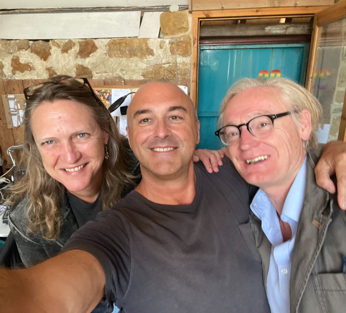 marcyeats's tweet image. Had an amazing time chatting to @fernandovelazquez.art and @sashaconstable_artist at my studio in @electricbackroomstudio. We had so much to discuss and so many ideas and perspectives to exchange. What fabulous people. Its great to have them as part of my artistic family.