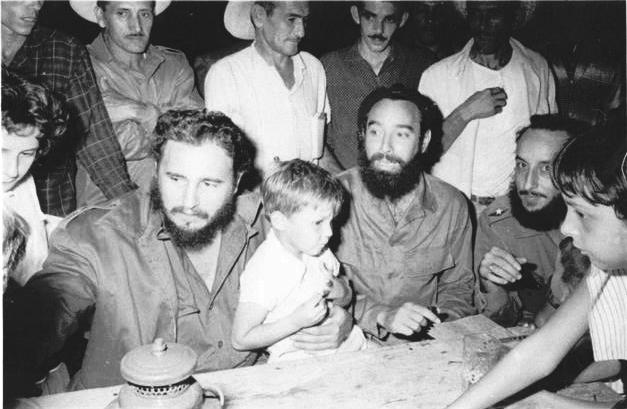 #FidelPorSiempre:"Lo que importa no es solo que las personas vivan muchos años, sino que vivan bien, que se sientan bien, que se sientan saludables, que se sientan atendidas, que se sientan seguras, que se sientan dignas".
#UnidosXCuba 
#QueNadieQuedeAtrás