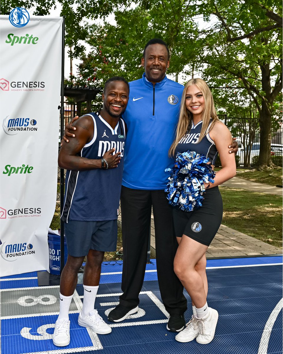 MavsOffCourt's tweet image. We unveiled a newly renovated basketball court at Genesis Women’s Shelter, more than 20 years after we first built it. Mavs legend Rolando Blackman joined us to celebrate the special moment 🏀💙
@Sprite // #MFFL