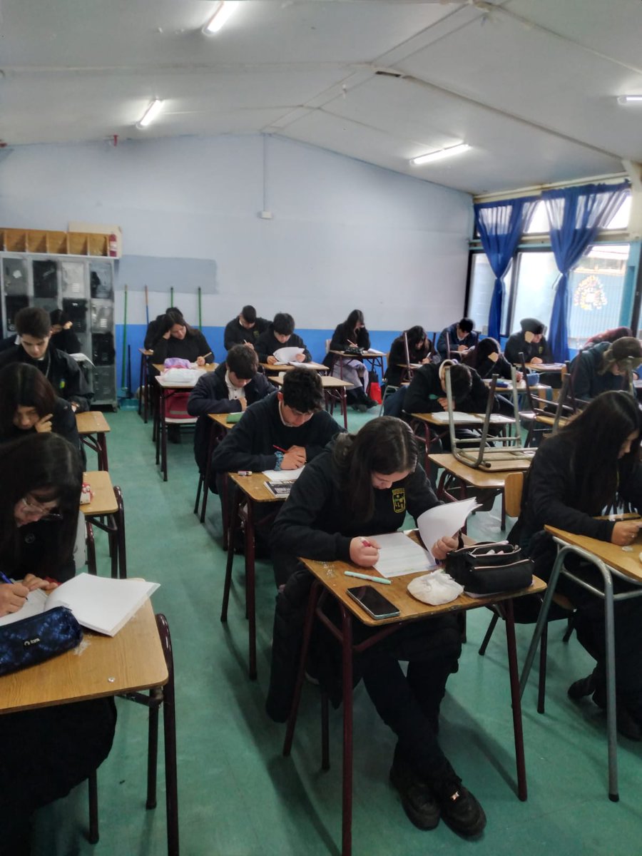 liceolat's tweet photo. ¡El pasado viernes 11 de julio comenzó el Proyecto Clases PAES 2025 en nuestro liceo! 🚀 Gracias a Agricultores por Pichidegua por potenciar el futuro de nuestros estudiantes. 🌱 #ClasesPAES2025 #OrgulloLiceano https://t.co/3bVMLbFlUg