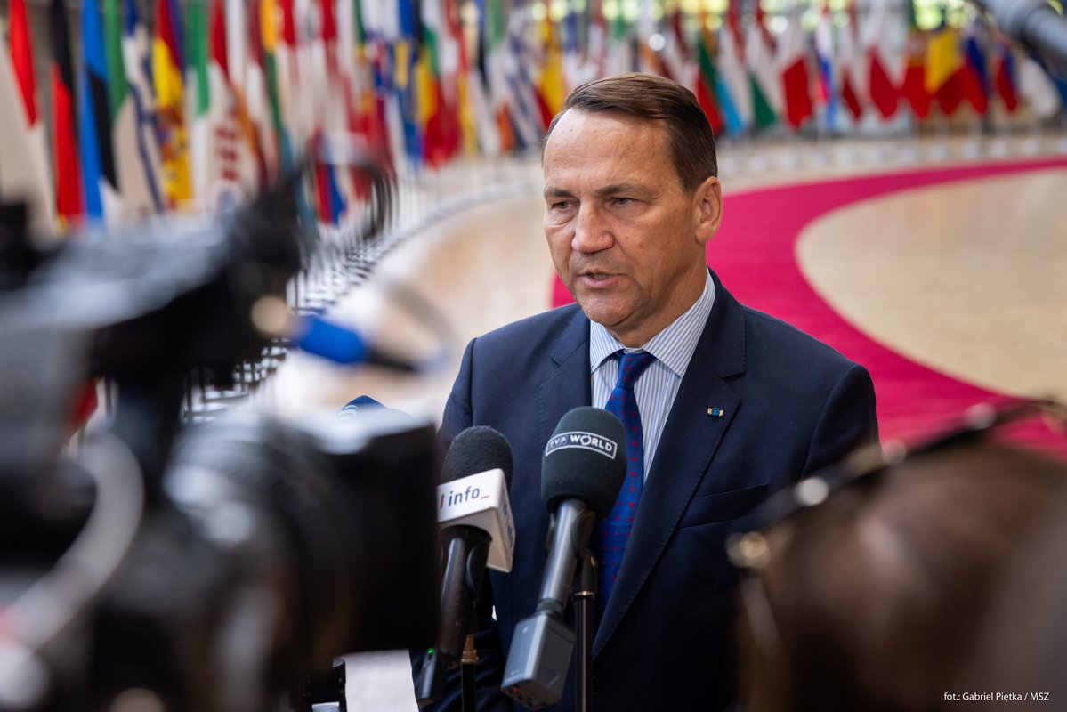 PolandMFA's tweet image. š¬ Itās good that US President Trump recognized that Ukraine wants peace by accepting the conditions of an unconditional ceasefire, not Russia, which is bombing Ukraine.
| FM @sikorskiradek after the šŖšŗ #FAC