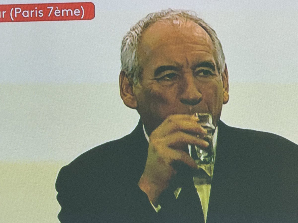 MoctarKane's tweet image. Ah, ah, l’expression « viaduc de congés » qu’utilise #Bayrou pour qualifier le mois de mai gruyère.
Il propose de supprimer deux jours de congés, le lundi de Pâques et le 08 mai.
#travail #Budget2026