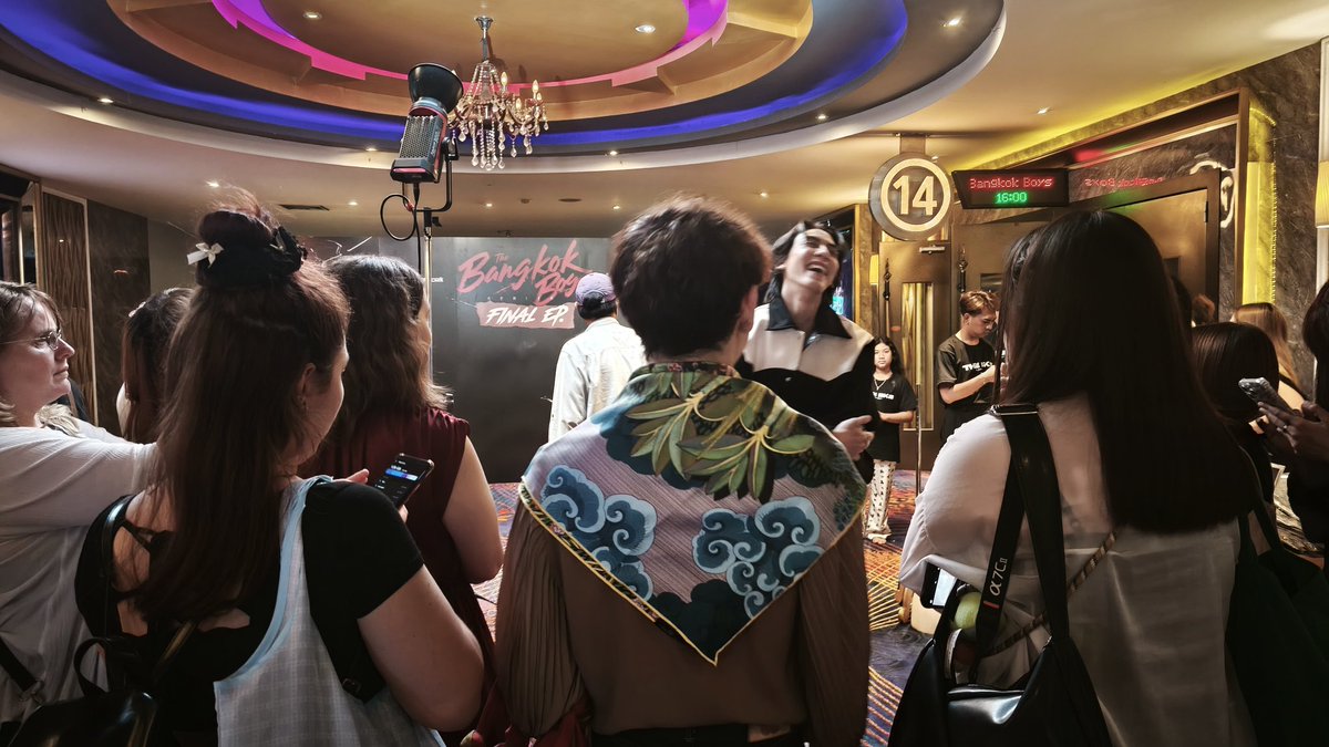 mmn_bkk's tweet photo. ขอบคุณผู้จัด #munworkmediafilm ผู้กำกับ (พี่โซ่) นักแสดง และทีมงานซีรีส์ #thebangkokboyseries 
*ขอบคุณทีม PR ทีมน้องโฟม��้องอายที่ดูแลน้องเป็น���ย่างดี **ขอบคุณมี๊พี่เจี๊ยบตั้งแต่วันแรกที่เจอกัน💕 **ขอบคุณน้องพรรษาที่ล้มลุกคลุกคลานไปด้วยกันทุกคิว😖 #aonakadech #mmnbkk https://t.co/CzZdGCm4Vn