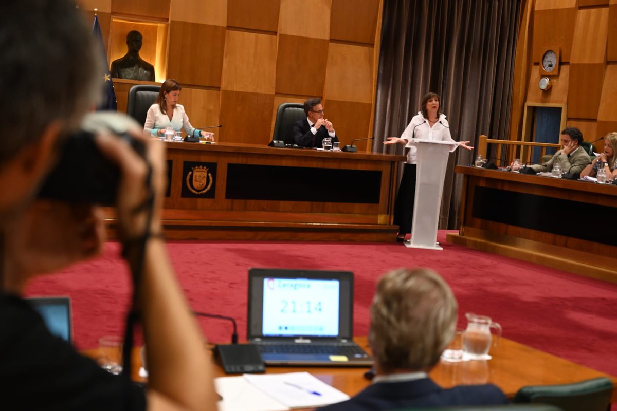 🗣️<a href="/lolaranera/">Lola Ranera</a>: “Nuestra preocupación se ha transformado en temor. En miedo a que en el año 2027, cuando usted deje de ser alcaldesa, haya destruido esa ciudad singular, auténtica y solidaria que gobiernos de diferentes signos políticos construimos durante décadas”. #DebateZGZ25