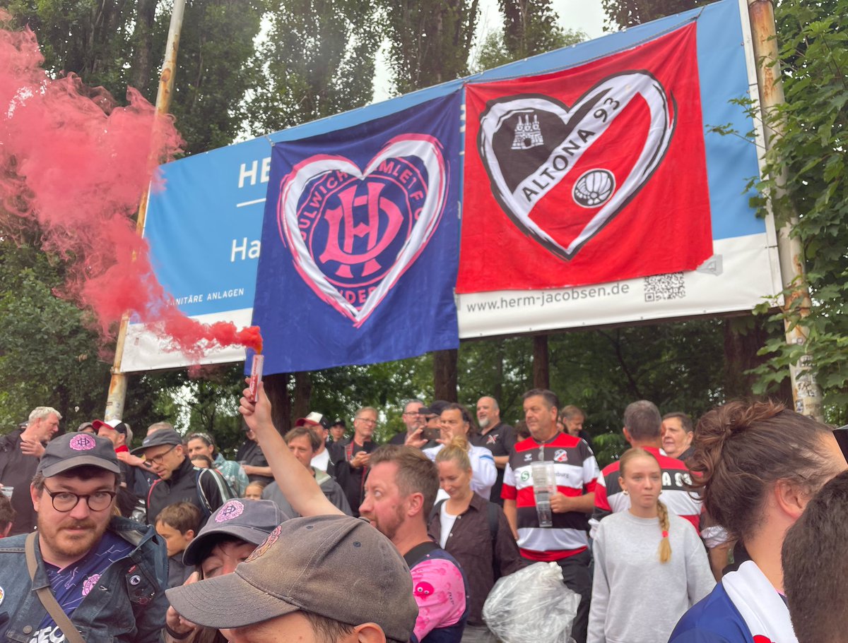 outsidewrite's tweet image. Random club friendships with historical connections:
Dulwich Hamlet🏴 🤝 Altona 93🇩🇪
Corinthian Casuals🏴🤝Corinthians Paulista🇧🇷
Glenavon☘️🤝Erzgebirge Aue🇩🇪
Who else? 🤔 There must be loads.
Let me know who and why 👇