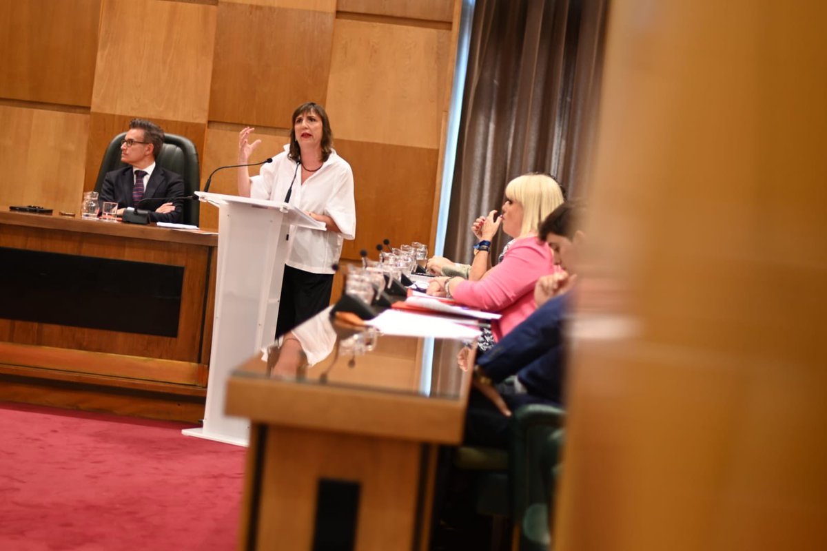 🗣️ <a href="/lolaranera/">Lola Ranera</a>: Su gran mentira ha sido la Nueva Romareda, cuyos costes van a hipotecar a Zaragoza. Usted prometió que el nuevo campo de fútbol costaría 0€ de dinero público. Cero euros, señora Chueca. Y la realidad es que ya vamos por más de 150 millones.