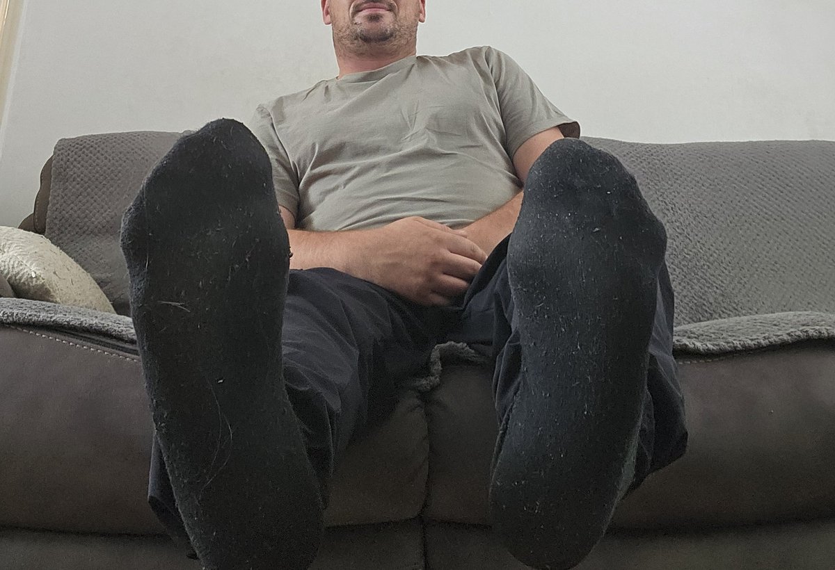 Come take a whiff on these pigs #cashfag #cashmaster #socksub #feetpig