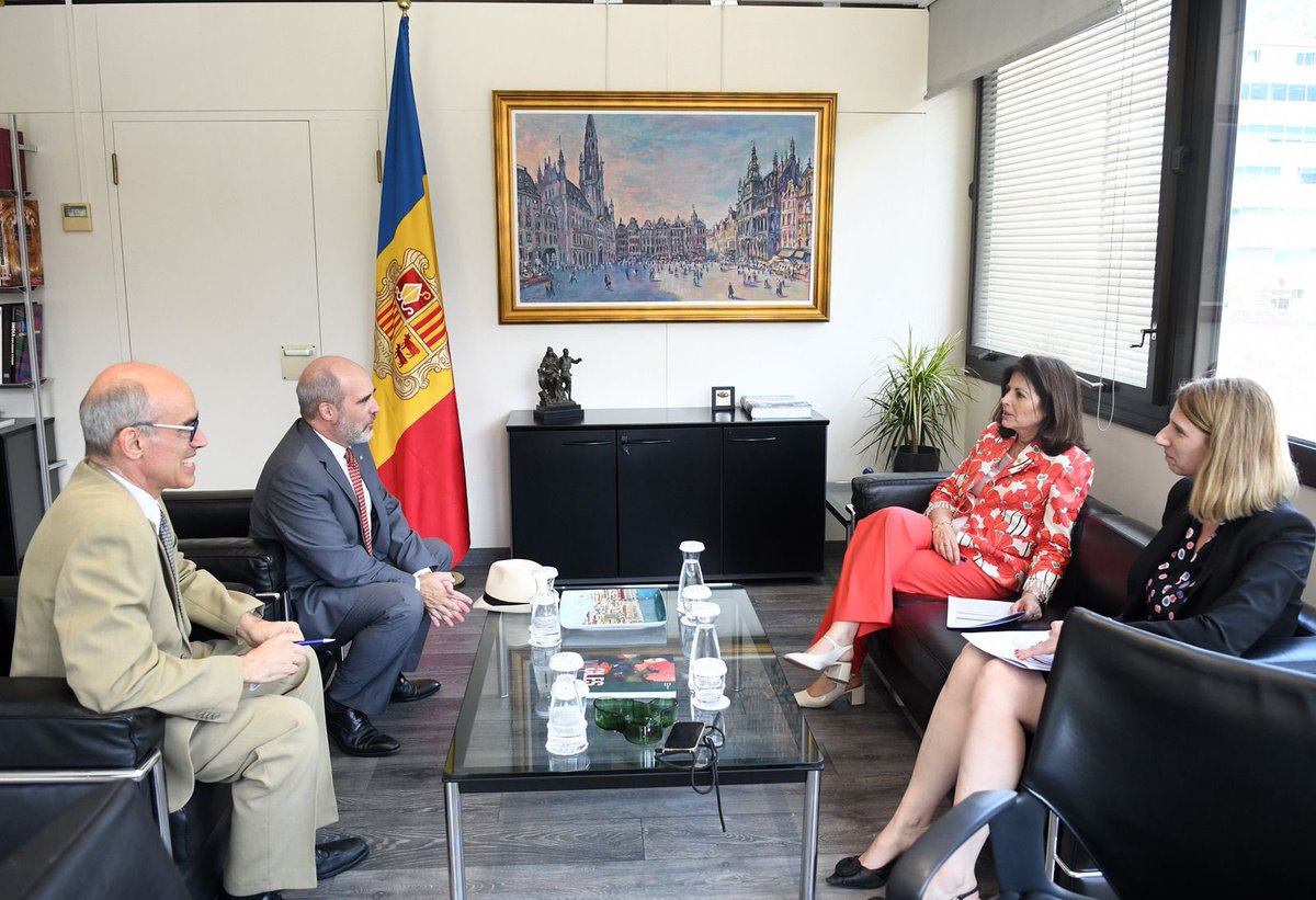 ImmaTorFaus's tweet image. Continuem enfortint els lligams amb el Govern de Canadà Québec a través de projectes conjunts en l’àmbit de la #Francophonie i la #DiplomaciaCultural. Merci sincèrement de votre visite directeur Maël Solen Picard! @QuebecEspana