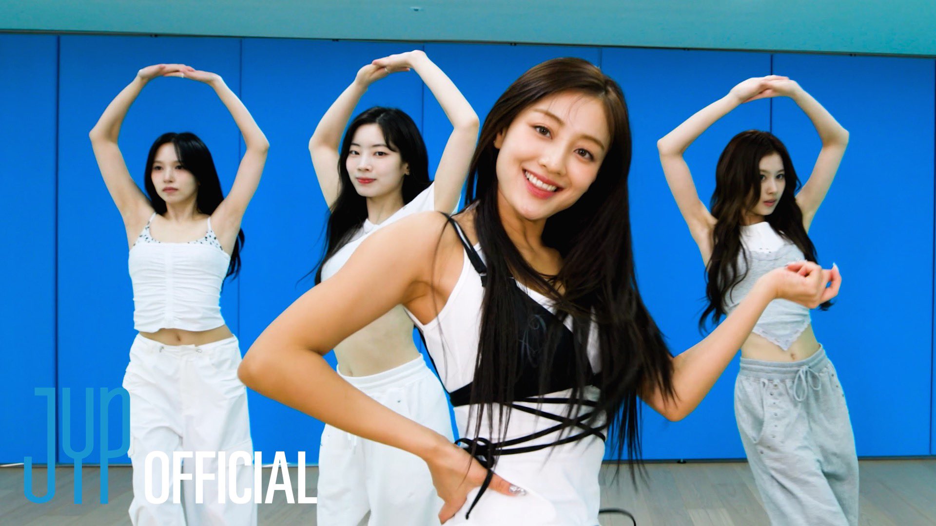 K-POP・アジア #TWICE TWICE Amazon Live Performance - YouTube