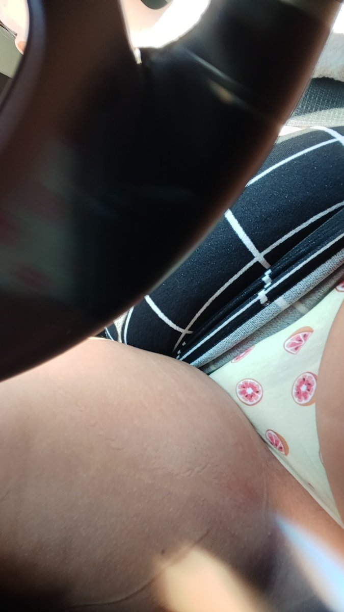 Kriscon489's tweet photo. Fit and panty of the day featuring my jeep 🥰
#voyeurism #exhibitionist #publicplay #panty #jeeper https://t.co/tFEeoQ5Odv