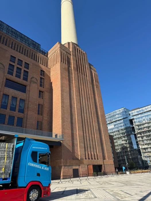 When a call comes in asking to transport some goods, you never know where your Scania might take you...

For Cornwell and Son, their special delivery took them to Battersea Power Station 😍

#TruckEast #Scania #ScaniaUK #SpecialDelivery #trucking #HGVdriver