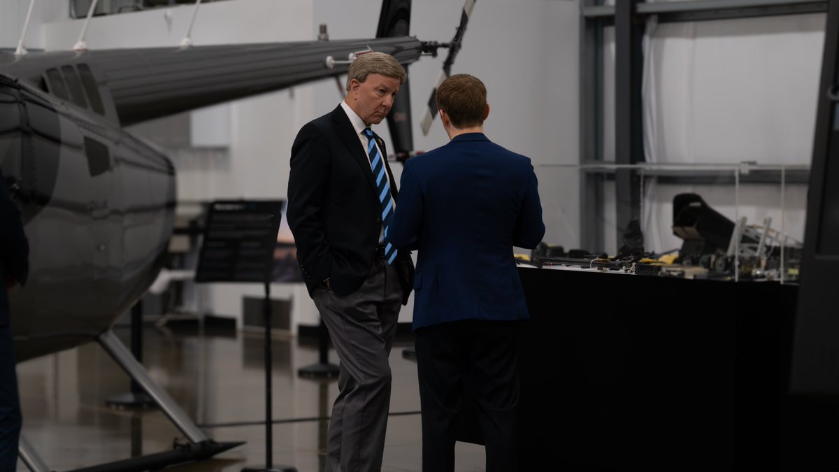 skyryse's tweet image. Thank you Congressman Mike Rogers @repmikerogersal for visiting our innovation showcase in Hawthorne, CA!
It was an honor to show Chairman Rogers of the House Armed Services Committee our advancements to deploy our universal operating system, SkyOS on Black Hawks. The…