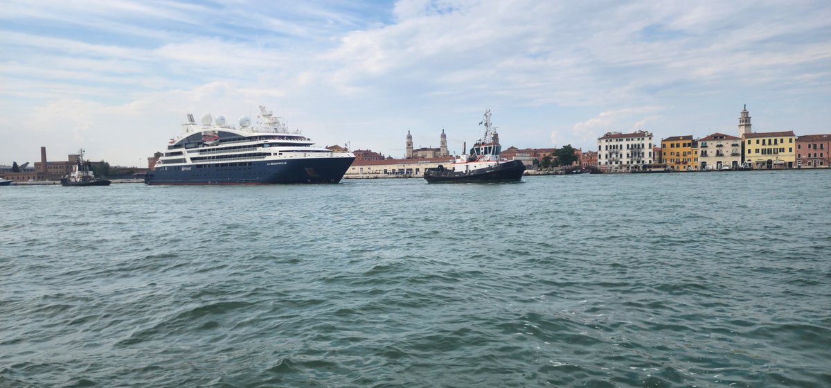 CruiseGuy's tweet image. Here's @ponant_EN #LeBougainville being needlessly towed from @PortOfVenice along Giudecca Canal.