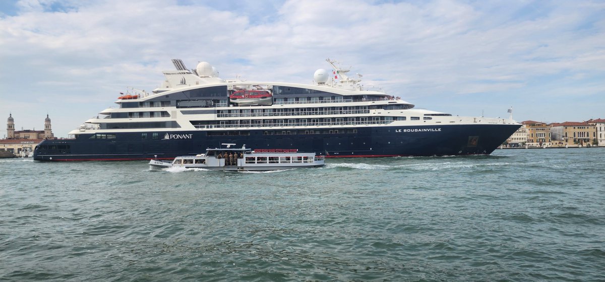 CruiseGuy's tweet image. Here's @ponant_EN #LeBougainville being needlessly towed from @PortOfVenice along Giudecca Canal.