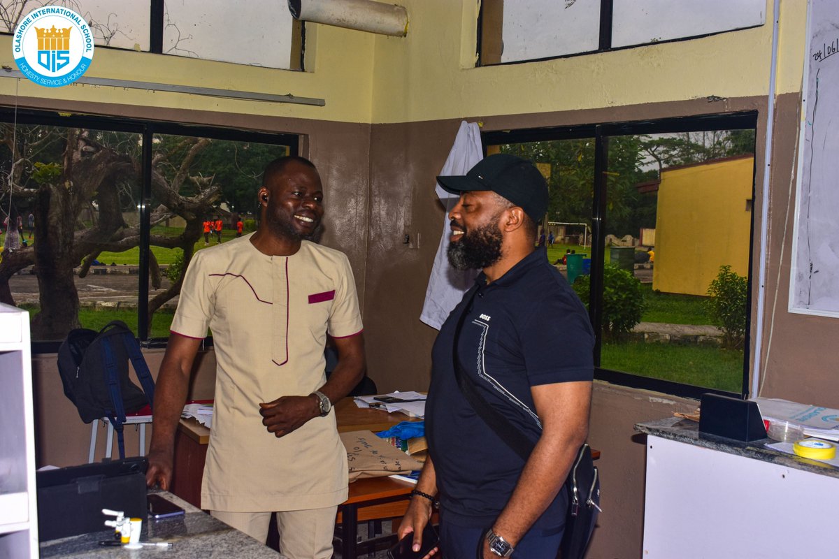 OlashoreSchool's tweet image. Alumnus Mr. Temitope Runsewe (Class of ’99) toured Olashore with student leaders, reminiscing on tuckshop days, football matches, science labs &amp;amp; planting lawns as punishment Delighted to see the school thriving &amp;amp; evolving with tech. #OlashoreAlumni #SchoolPride #Oisredefined