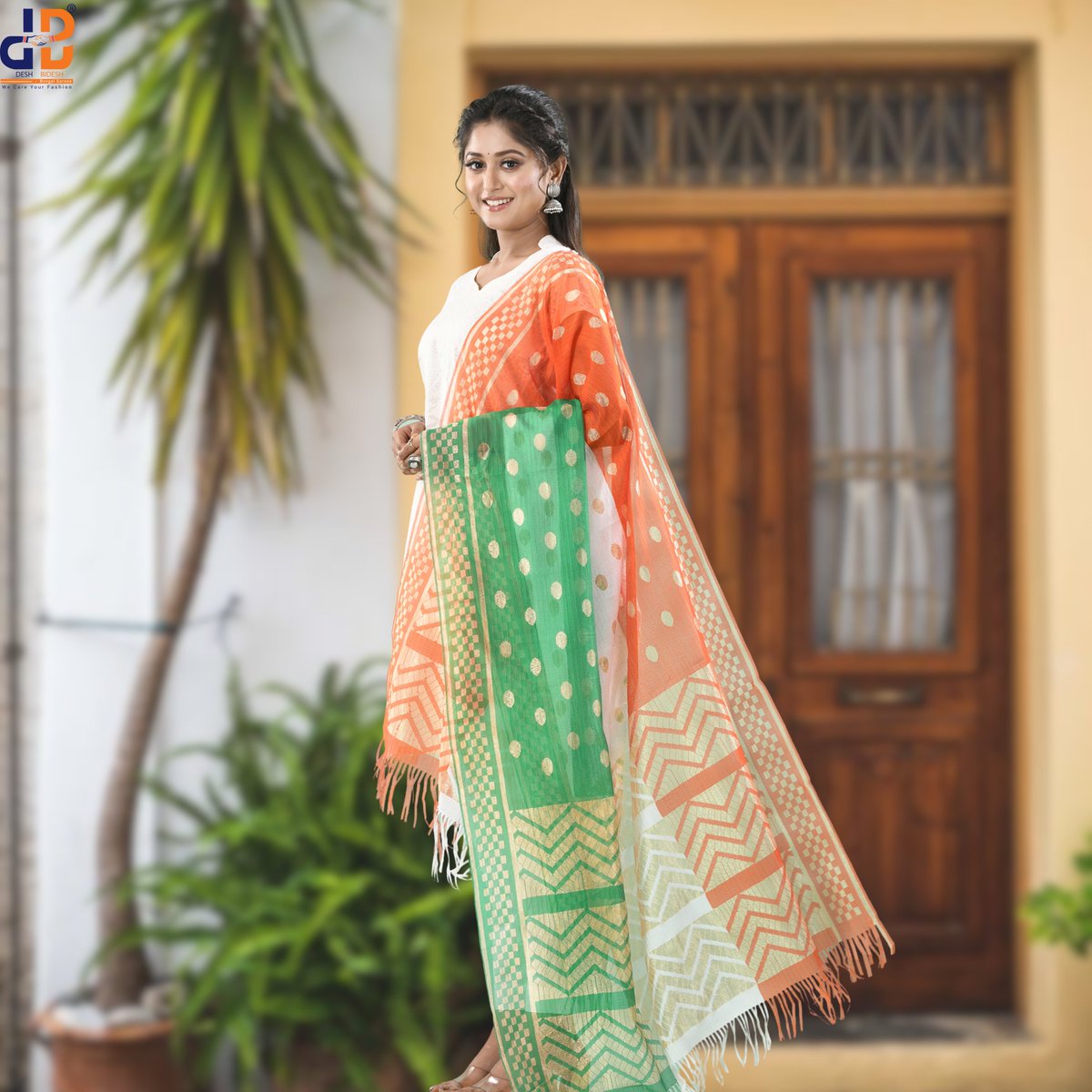 deshbideshsaree's tweet photo. 🇮🇳 Drape the Spirit of Freedom Introducing our Tri-Color Sarees &amp; Dupatta Collection, crafted to celebrate the essence of Independence Day in every thread.

Explore the full collection at  https://t.co/uY7bo202M9 

#TriColorSaree #IndependenceDayLook #DeshBideshBengalSaree https://t.co/0kPYZP1cuk