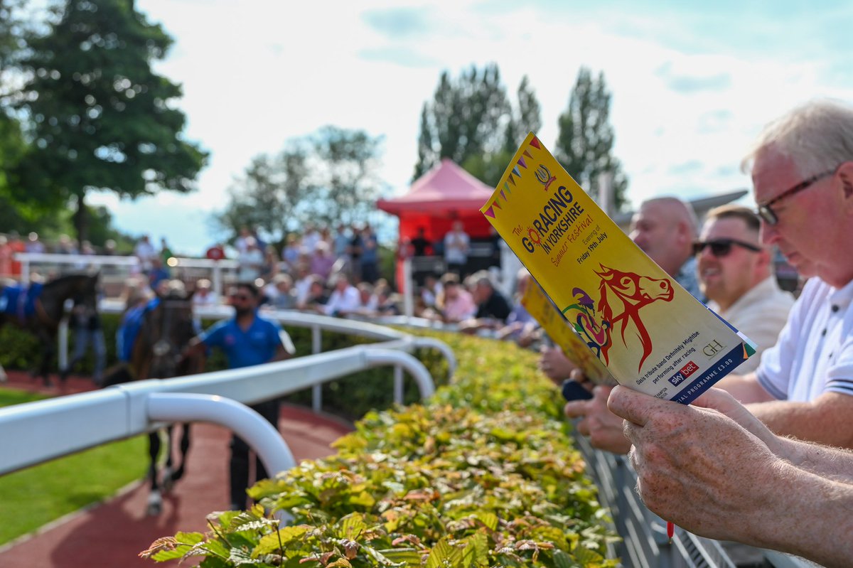 ponteraces's tweet image. π Friday 18th July β day 1 of the @YorkshireRacing Summer Festival at Pontefract π
Enjoy 6 thrilling races, then rock out with Flash: A Tribute to Queen πΈπ
π» Plus, there's a beer festival, with great local ales & cider on offer!
pontefract-races.co.uk
π· Hannah Ali