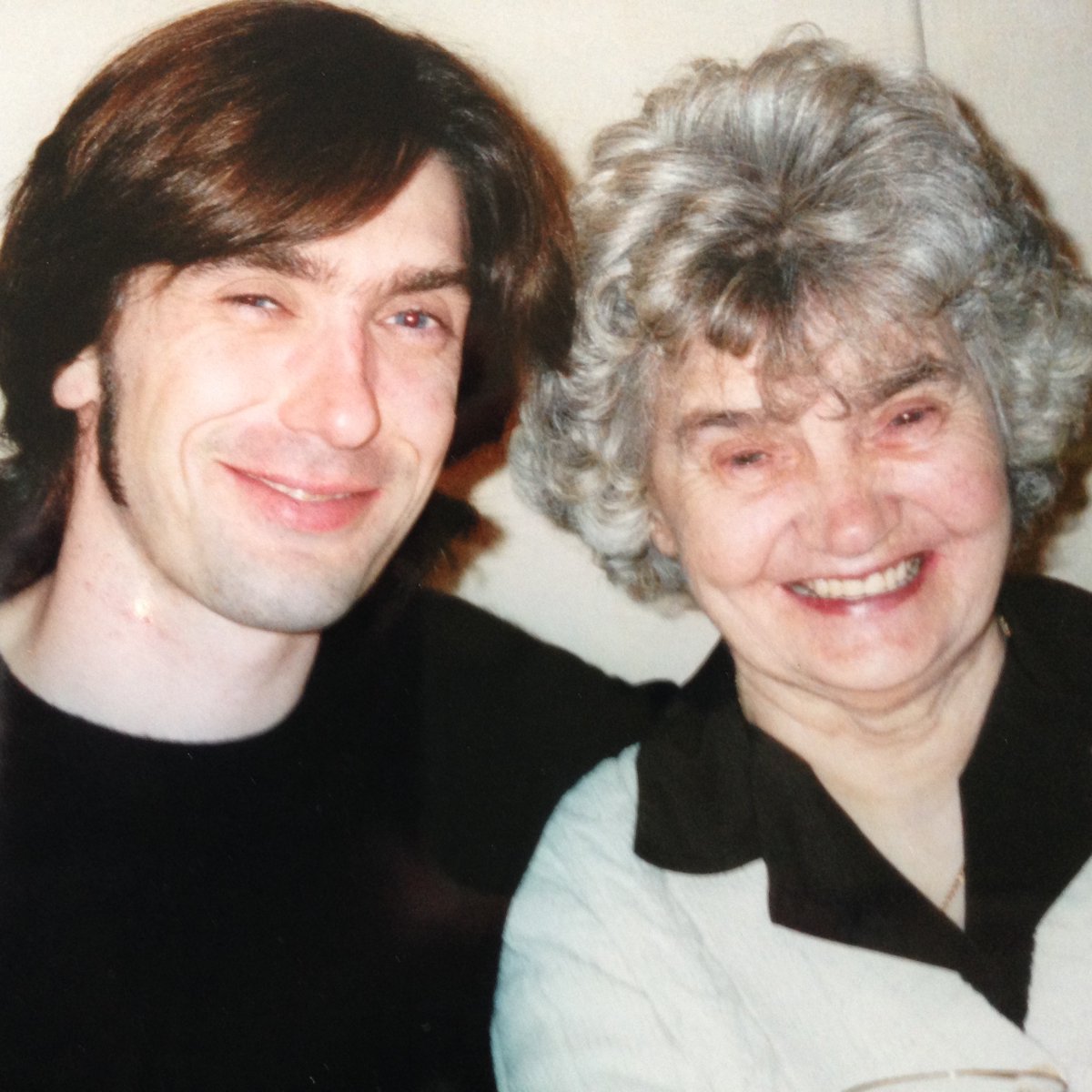 So that's the end of our Irish adventure, I hope you enjoyed it! ☘️🥲

Here's a photo of me and my Dad with my Nan ☺️ 86 years ago, she arrived in Wrexham as part of the WWII evacuation operation...and we're still here now 🏴󠁧󠁢󠁷󠁬󠁳󠁿❤️

#wrexham #wales