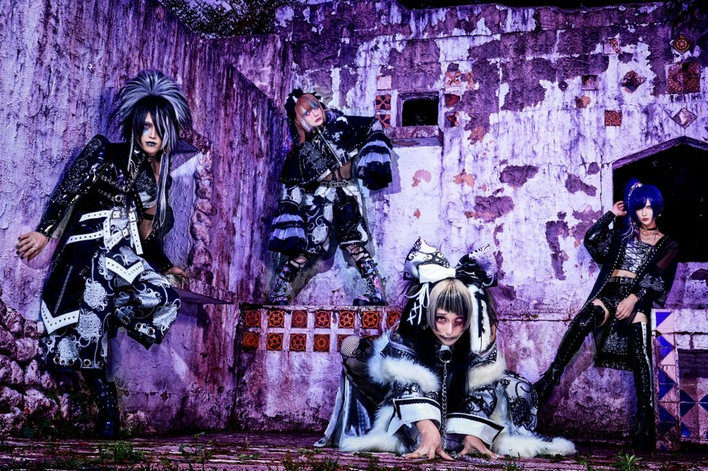 -Wonder &amp; Under Ground-

うしろの正面だあれ？

Vo.うサぎ          <a href="/Lyrica_Usagi/">リリカ うサぎ</a>
Gt.マイム          <a href="/Lyrica_mime/">リリカ　マイム</a>
Ba.欠-kakeru-  <a href="/Lyrica_kakeru/">リリカ 欠-kakeru-</a>
Dr.喪那              <a href="/Lyrica_mona/">リリカ　喪那</a> 

2025.07.25(金) 渋谷近未来会館
リリカ 2nd Anniversary
 [無料] 東名阪ONE MAN TOUR FINAL
「幸福論」

URL: