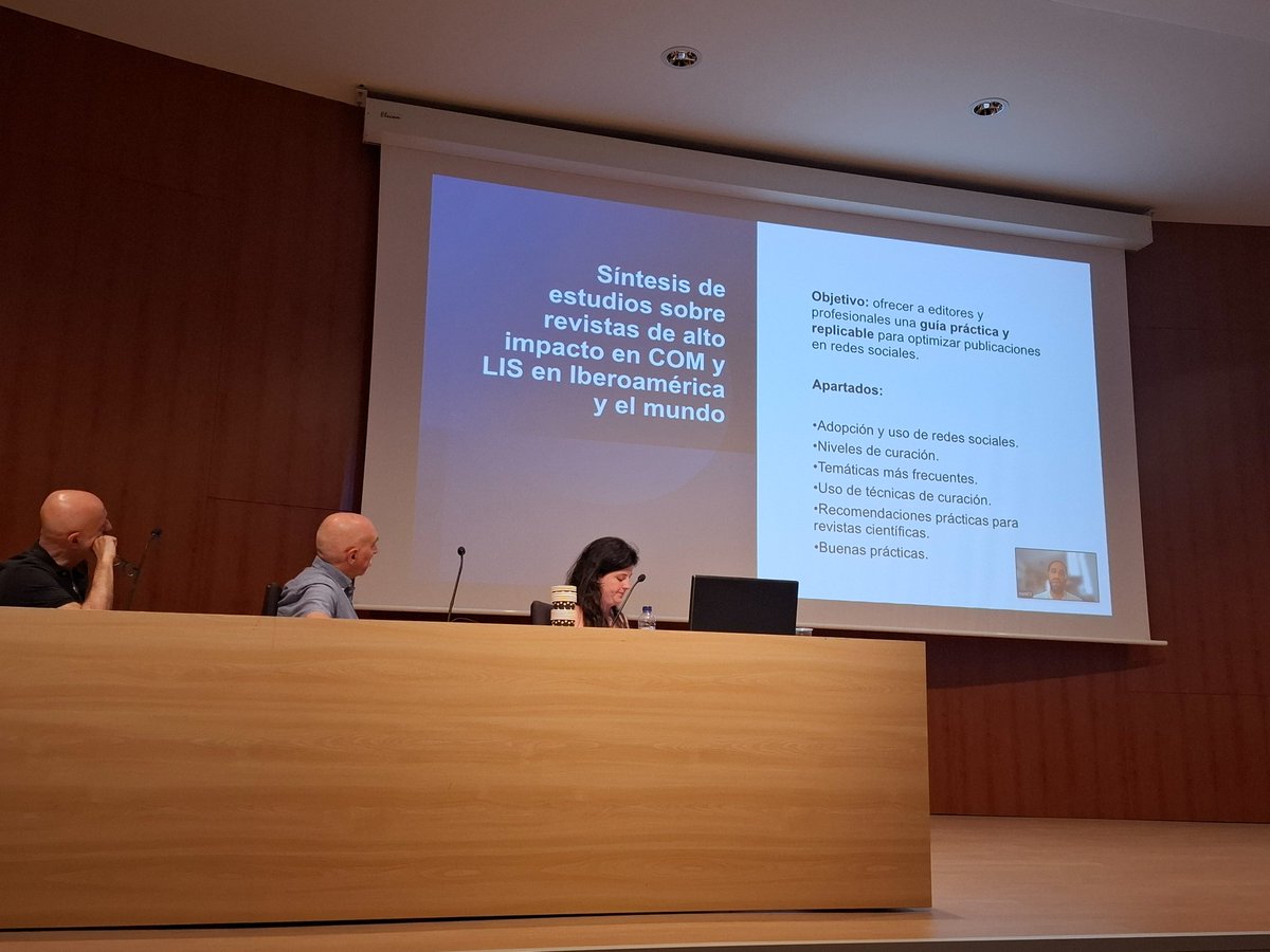 Marta Fernández (@martafdezjurjo) on Twitter photo IV Jornada #Cuvicom "Tendencias en Comunicación Digital" celebrada el passat 11/07 en la Facultat d'Informació i Mitjans Audiovisuals. Mesa 1 • Curació de continguts, moderada per Javier Guallar. Ponents: Pere Franch, Jesús Cascón-Katchadourian i Anna Ventura-Cisquella <a href="/cuvicom/">CUVICOM | Research project 📑</a> IV Jornada #Cuvicom "Tendencias en Comunicación Digital" celebrada el passat 11/07 en la Facultat d'Informació i Mitjans Audiovisuals. Mesa 1 • Curació de continguts, moderada per Javier Guallar. Ponents: Pere Franch, Jesús Cascón-Katchadourian i Anna Ventura-Cisquella <a href="/cuvicom/">CUVICOM | Research project 📑</a>