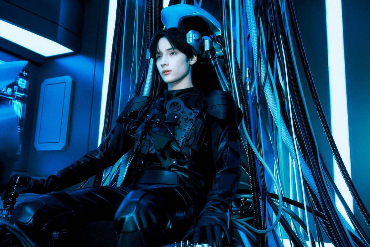 fishtyun's tweet image. me in the time travel machine trying to experience every txt era again