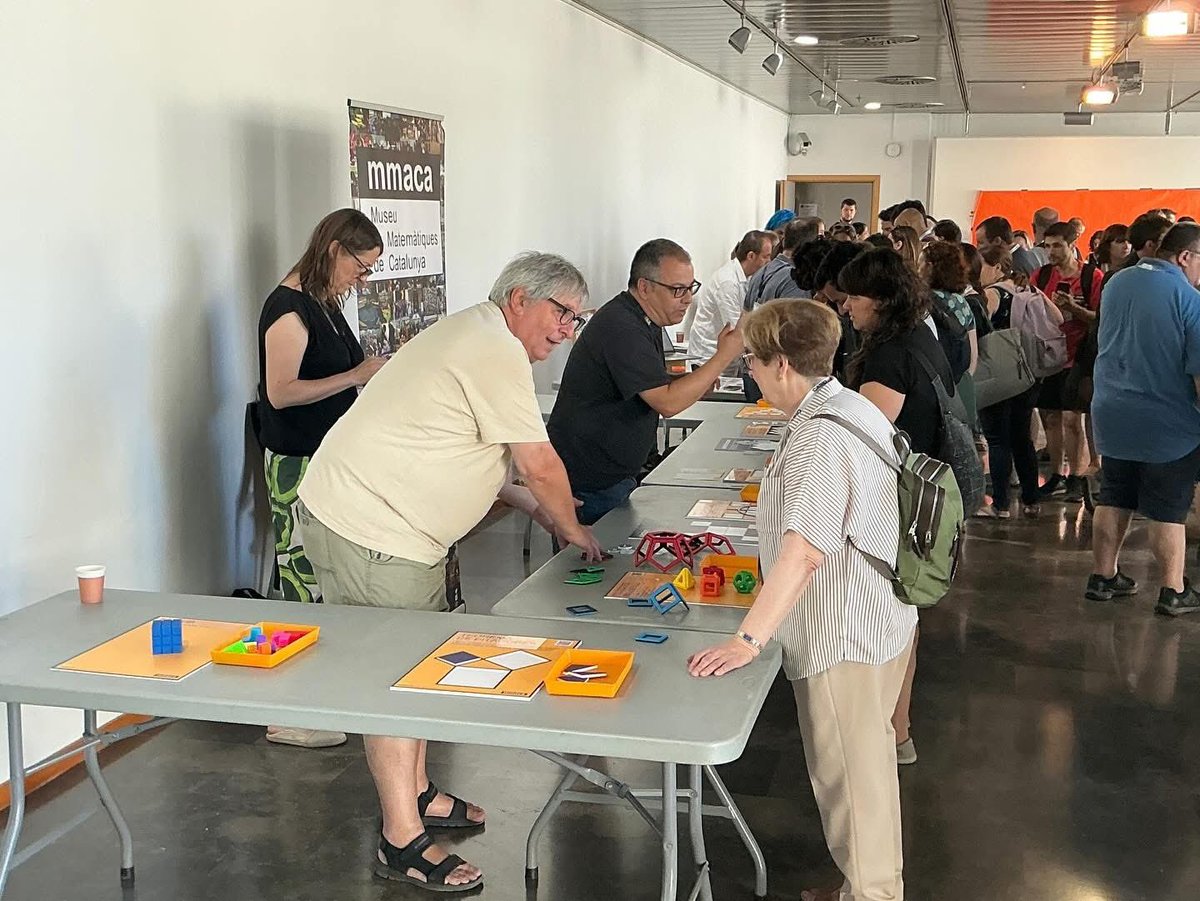 MMACA_cat's tweet image. El MMACA AL #C2EM2025 #C2emlleida25
 
🎲 Des del MMACA no podíem faltar en una cita tan important com aquesta pel món de les matemàtiques. 
Ens vam  desplaçat 3️⃣ dies fins a Lleida per participar amb presentacions de comunicacions, tallers, propostes de materials, exposicions i…