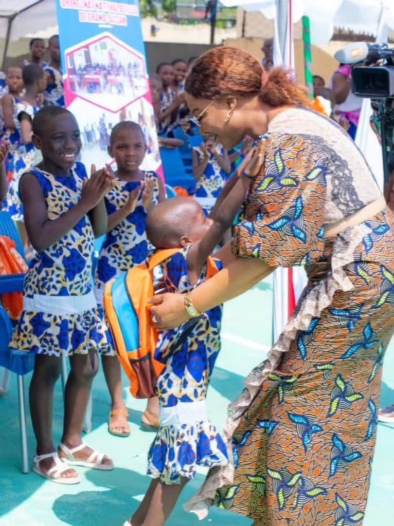 Nasseneba Touré (@nasseneba_toure) on Twitter photo Ce mercredi, j’ai le bonheur d’inviter les enfants des pouponnières et orphelinats de Bingerville et de Grand-Bassam à l’émission Wozo Vacances.
Un moment de joie et de partage en perspective, pour ces enfants si chers au cœur du Président <a href="/AOuattara_PRCI/">Alassane Ouattara</a> Ce mercredi, j’ai le bonheur d’inviter les enfants des pouponnières et orphelinats de Bingerville et de Grand-Bassam à l’émission Wozo Vacances.
Un moment de joie et de partage en perspective, pour ces enfants si chers au cœur du Président <a href="/AOuattara_PRCI/">Alassane Ouattara</a>