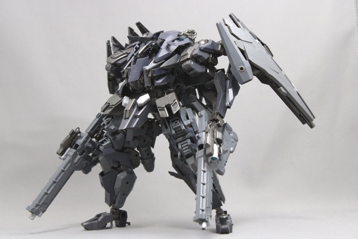 fortresshum's tweet image. キミよ、円卓の空を飛べ。

投稿してきました。
周年イベント参加機体、ヴァローハート。
ヴェローチェを部分採用した可変人型機です。