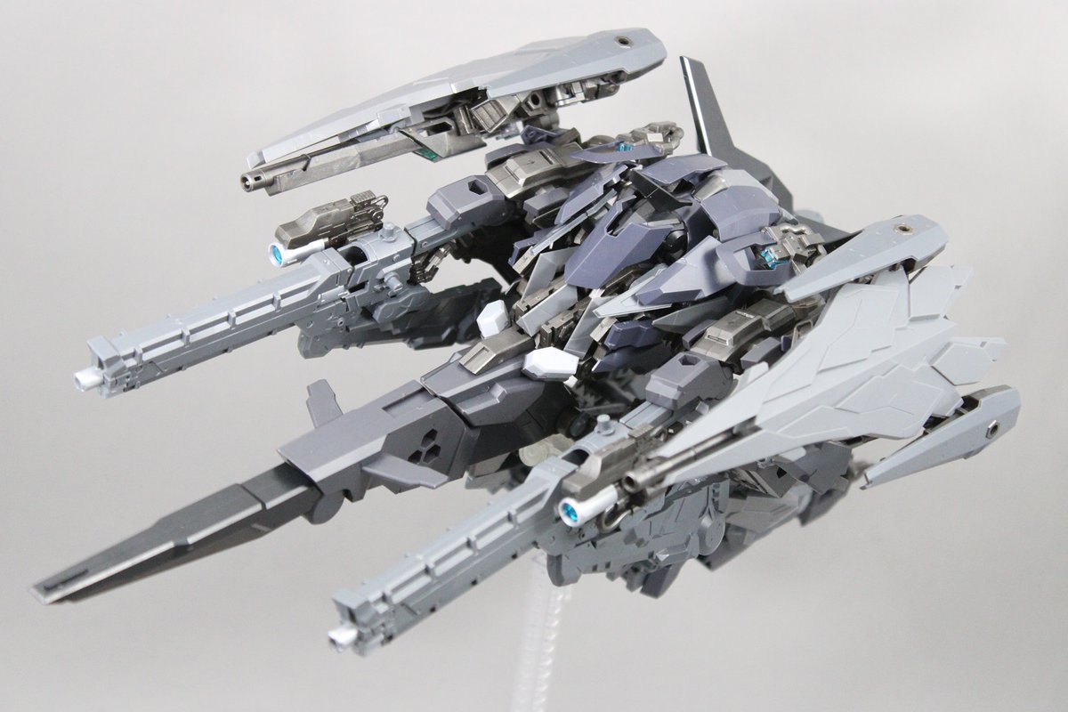 fortresshum's tweet image. キミよ、円卓の空を飛べ。

投稿してきました。
周年イベント参加機体、ヴァローハート。
ヴェローチェを部分採用した可変人型機です。
