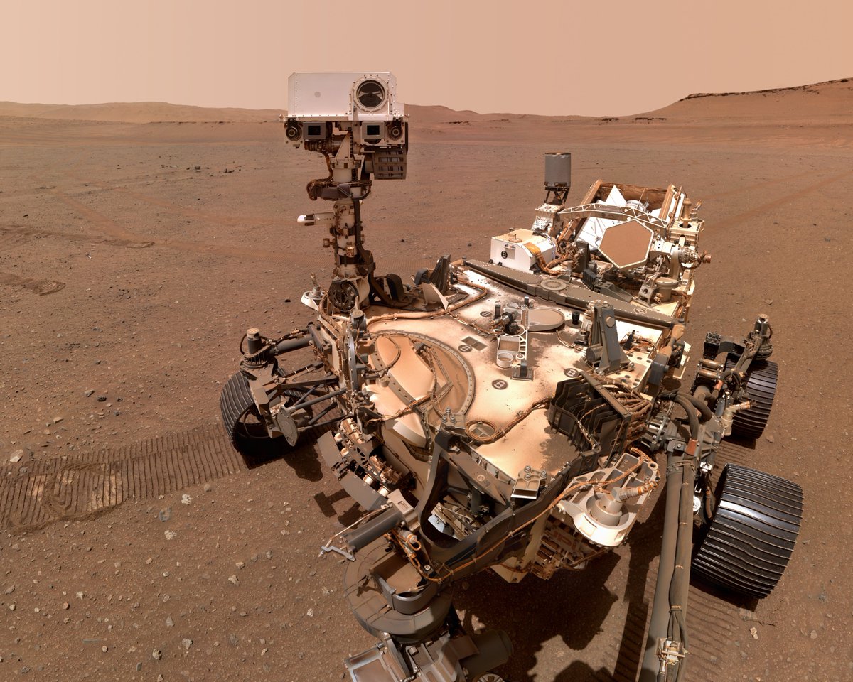 NASA360's tweet image. 60 years ago, humanity got its first up-close glimpse of Mars. Since then, we’ve watched dust devils dance, rovers roam and helicopters hover. Take a look back at how our view of the Red Planet has evolved: go.nasa.gov/3IqRt8e