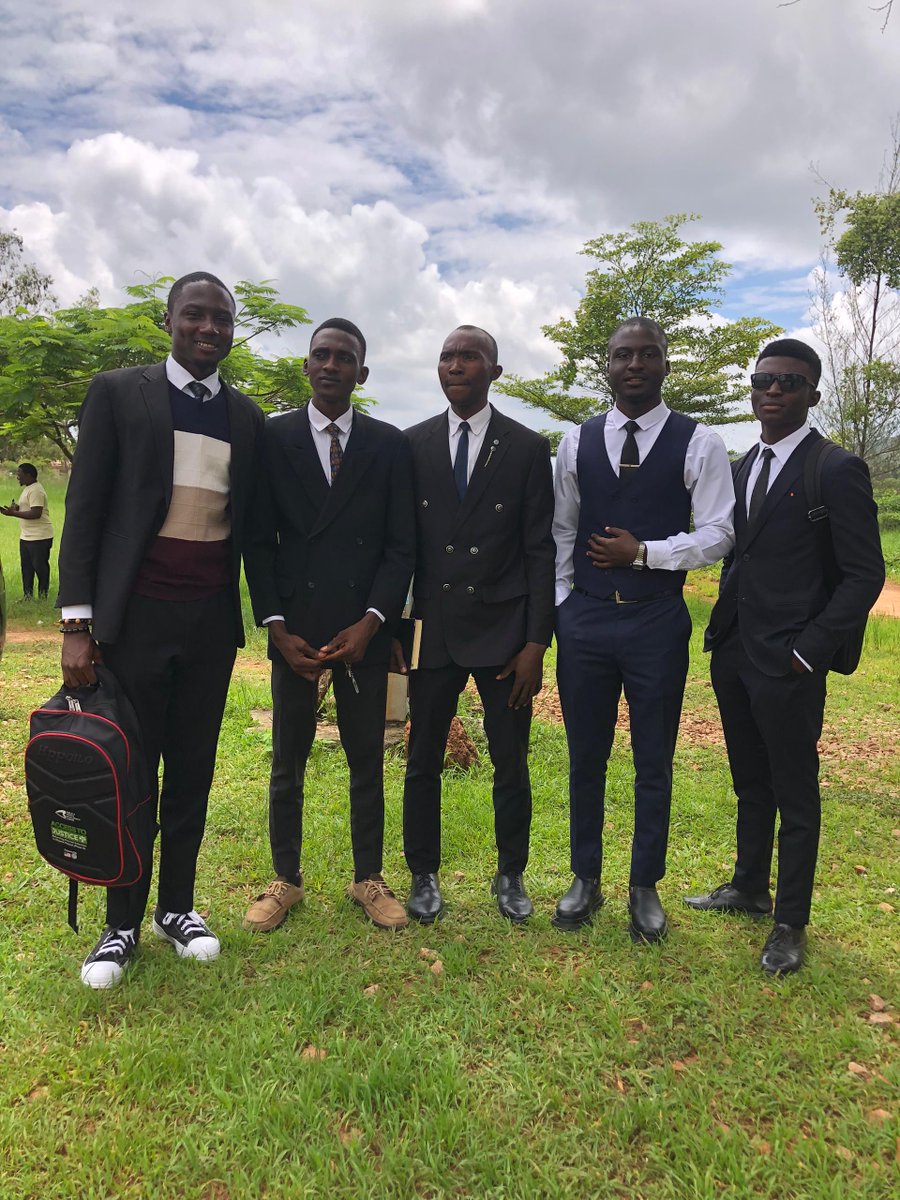 Marvelkvng_'s tweet image. Dressed to impress, future's ours! 🎓🔥

#Lawweek
#lssunijos