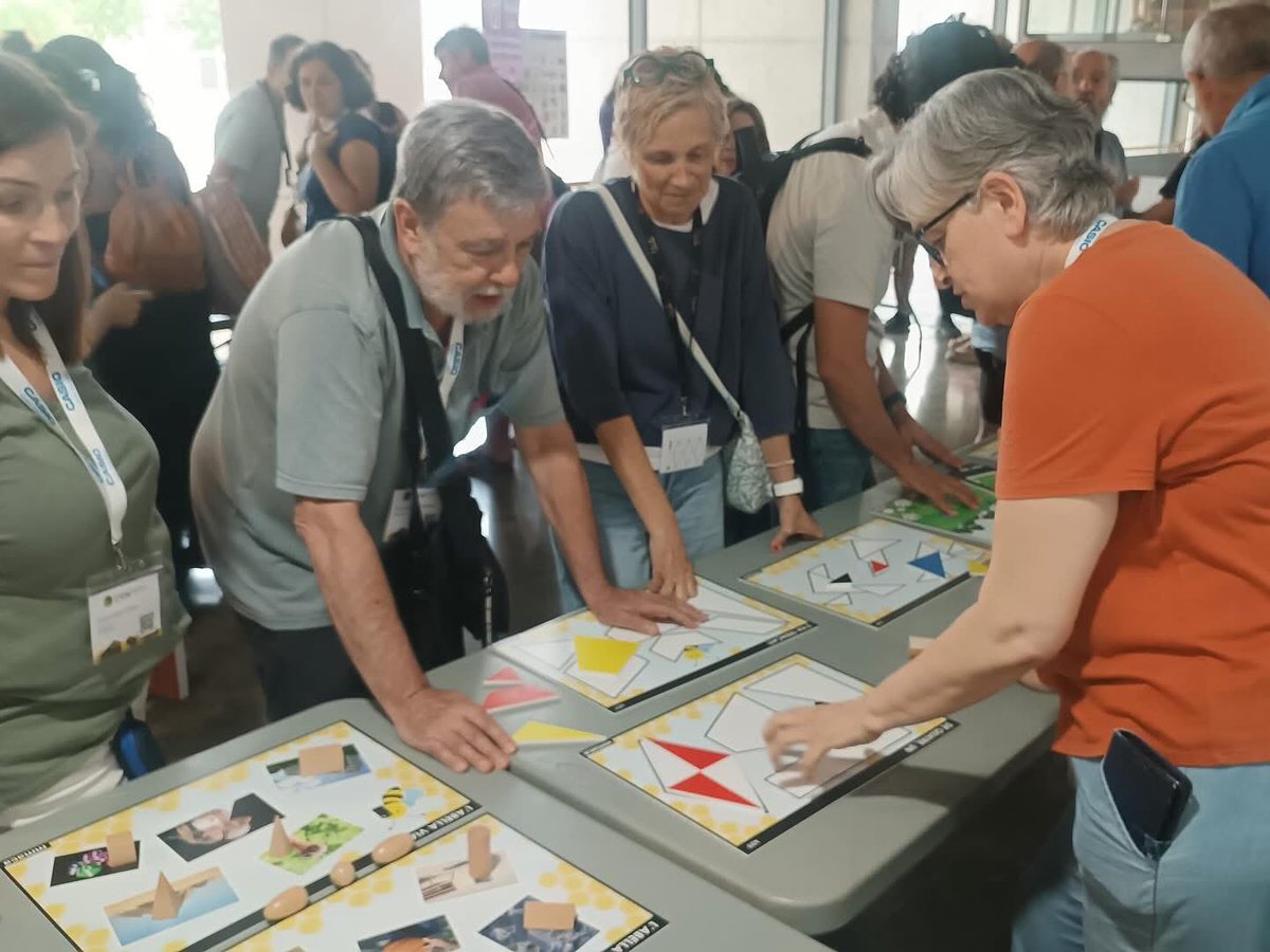 MMACA_cat's tweet image. El MMACA AL #C2EM2025 #C2emlleida25
 
🎲 Des del MMACA no podíem faltar en una cita tan important com aquesta pel món de les matemàtiques. 
Ens vam  desplaçat 3️⃣ dies fins a Lleida per participar amb presentacions de comunicacions, tallers, propostes de materials, exposicions i…