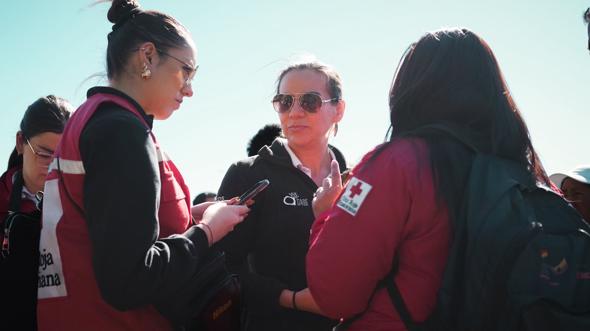 En tiempo récord, menos de 24 horas, instalamos 3 plantas potabilizadoras para dotar de agua segura al sur de Quito. <a href="/cruzrojaecuador/">CRUZ ROJA ECUADOR</a> y el Gobierno Nacional juntos. Seguimos enfocados en quienes nos necesitan: hospitales, grupos prioritarios, niños y niñas. <a href="/DanielNoboaOk/">Daniel Noboa Azin</a>