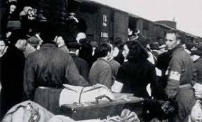 Vandaag 83 jaar geleden vertrok het eerste transport vanuit Kamp Westerbork. Die dag reed er een trein met 1.137 Joden naar Auschwitz. Het was slechts het begin. Meer dan 100 transporten volgden. 

Opdat we nooit vergeten.