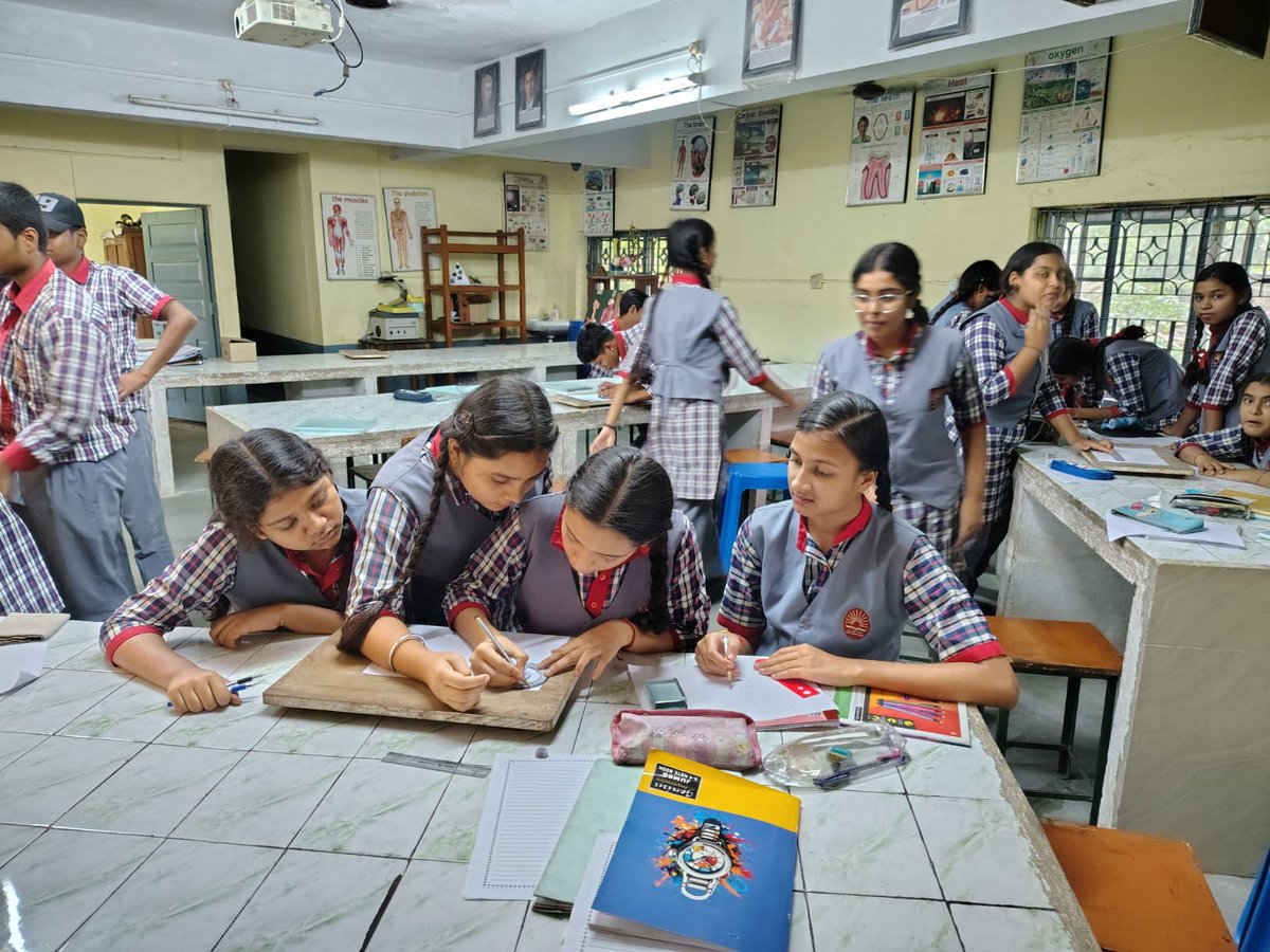 KVKusmunda's tweet image. STEM Day 2 | KV No.3 Kusmunda
Igniting young minds with innovation and curiosity in science, tech, engineering, and math! 🚀🔬📐
#STEM #NEP2020  #STEMDay #KVNo3Kusmunda #FutureInnovators @KVS_HQ @EduMinOfIndia @RaipurRo