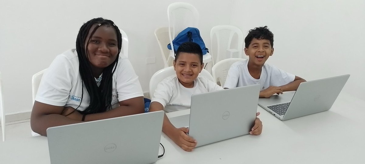 ¿Sabías que? En Fundación Diunsa nuestros niños refuerzan su creatividad con actividades lúdicas y fortalecen sus conocimientos con clases de computación? #14añosFundaciónDiunsa #CreciendoJuntosEnFamilia💙