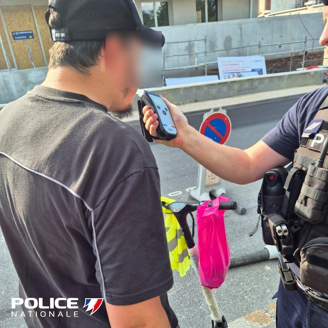 #Sécurité | La semaine dernière, les policiers ont mené plusieurs opérations de contrôle d'engins de déplacement personnel motorisé à #Reims, #ChalonsEnChampagne et #Épernay 👮‍♂️ 

➡️ 24 🛴 contrôlées
➡️ 8 non présentation d'assurance
➡️ 1 📱 et 1 port d'écouteurs
➡️ 1 pneu lisse
