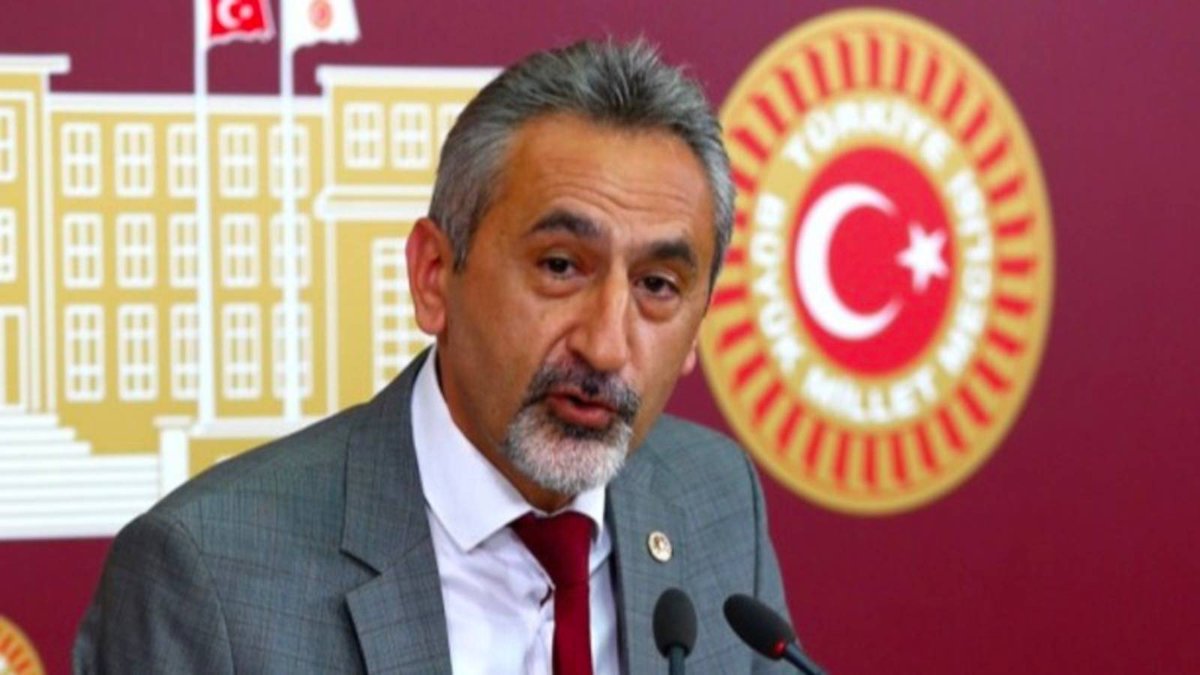 Bakan Tekin'in 'gerizekalıya anlatır gibi anlatıyoruz’ sözlerine CHP'den sert tepki: ‘Pislik arıyorsan sözcüsü olduğun tarikat yuvalarında ara, dingil…'

cumhuriyet.com.tr/siyaset/bakan-…