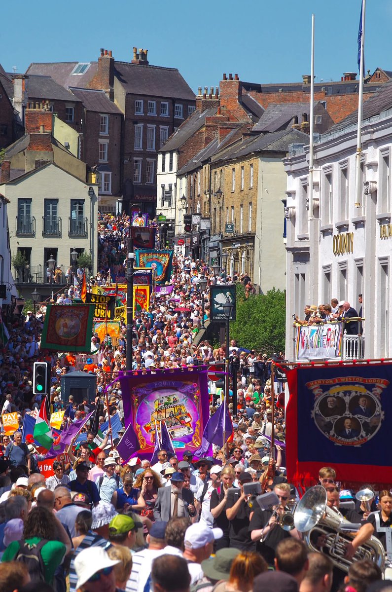 EquityUK's tweet image. Equity showed up strong at this year's Big Meeting ✊ Members from all over the UK joined fellow trade unionists in a powerful, joyful celebration of solidarity, working class life, and the trade union movement.
See you there next year!
#durhamminersgala #thebigmeeting