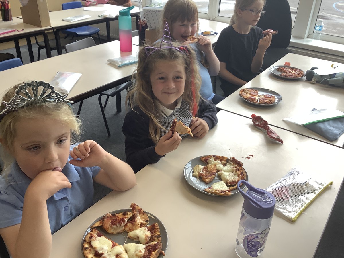 Food club have made pizzas tonight and have enjoyed eating them up 🍕🍕 #Fitz_PriDT