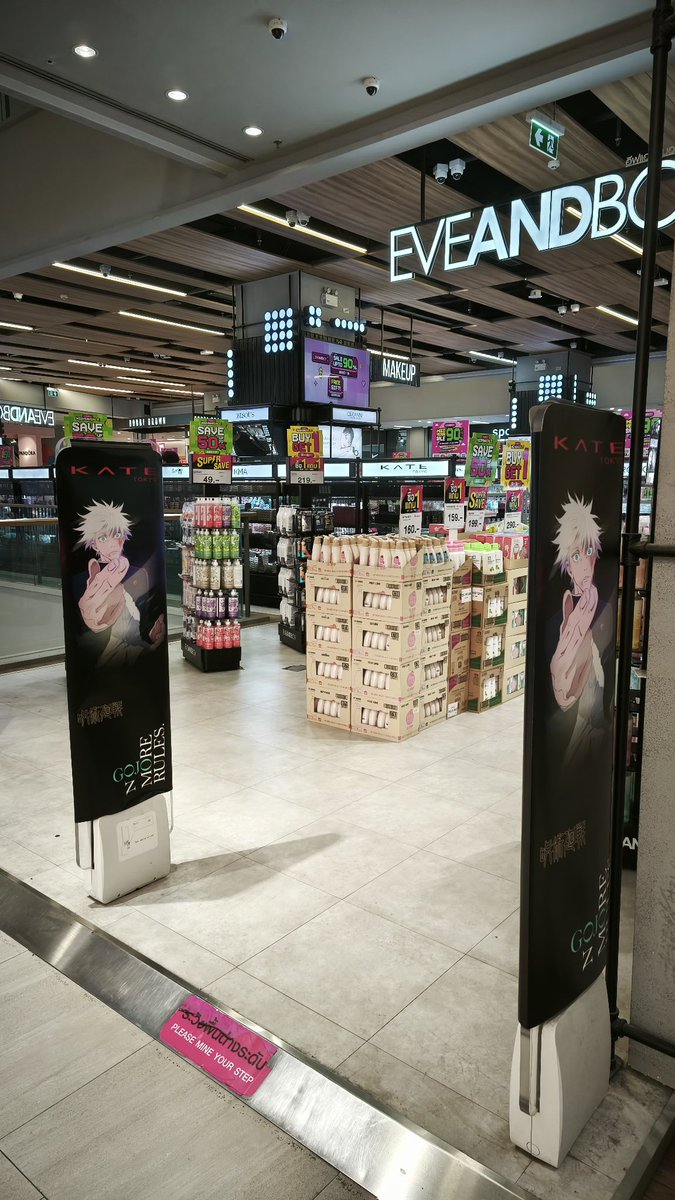 Richmond_Lee's tweet image. At a big mall in Bangkok. Was walking by this giant makeup shop and noticed they have a huge Jujutsu Kaisen campaign going on. Gojo is plastered everywhere showing off his long beautiful lashes lol