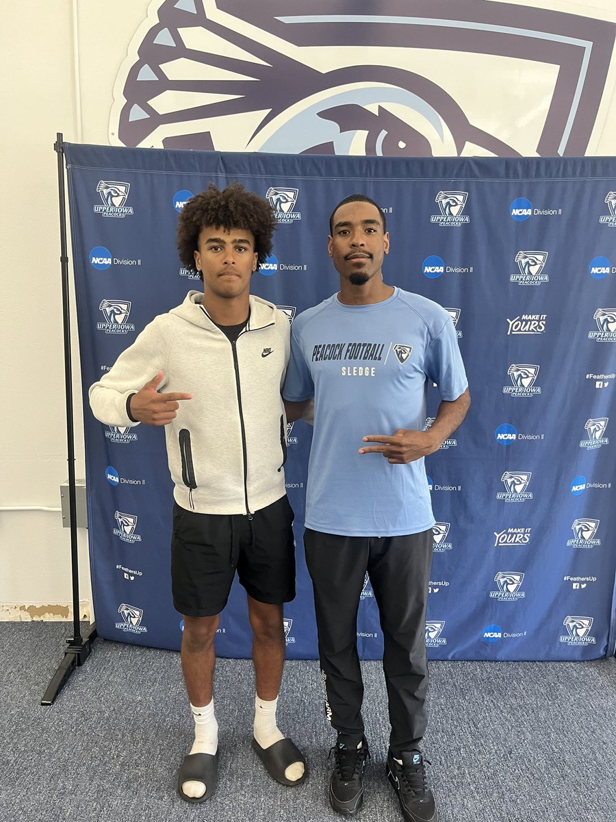 Jaidenhenry_3's tweet image. Had a great time over at the University of Upper Iowa. Thank you @Coach_Hoskins and @TaylorMarkhus for showing me there beautiful campus and explaining how I fit into there system. Can’t wait to keep building our relationship!! @CoachShen @Coachziemba46 @HLR_FOOTBALL