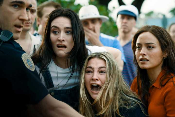 jairojimenez_'s tweet image. #IKnowWhatYouDidLastSummer is FRESH BLOOD. JKR’s direction injects modern energy into this classic. The young cast, led by Madelyn Cline, sparkle w/ chemistry. Jennifer Love Hewitt & Freddie Prinze Jr. connect w/ your past self and make you feel pure nostalgic. A barbaric sequel!