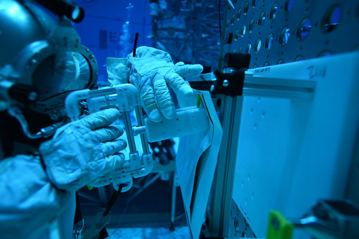 FLPolyU's tweet image. A team of #FLPoly mechanical engineering seniors designed a device to improve the way astronauts conduct repairs during spacewalks. They were the only team to complete their NASA Micro-g NExT Challenge successfully. 👏 #PhoenixIsRising 
floridapoly.edu/news/articles/…